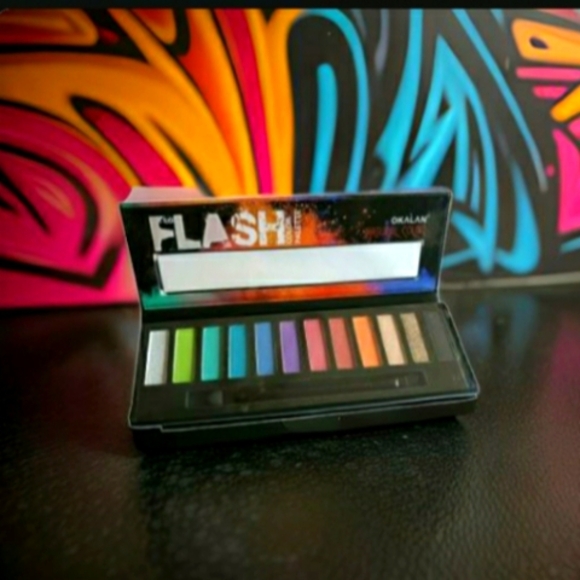 FLASH eyeshadow palette - Picture 1 of 2